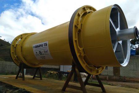 Fabricação de estrutura metálica industrial em processo de caldeiraria pesada